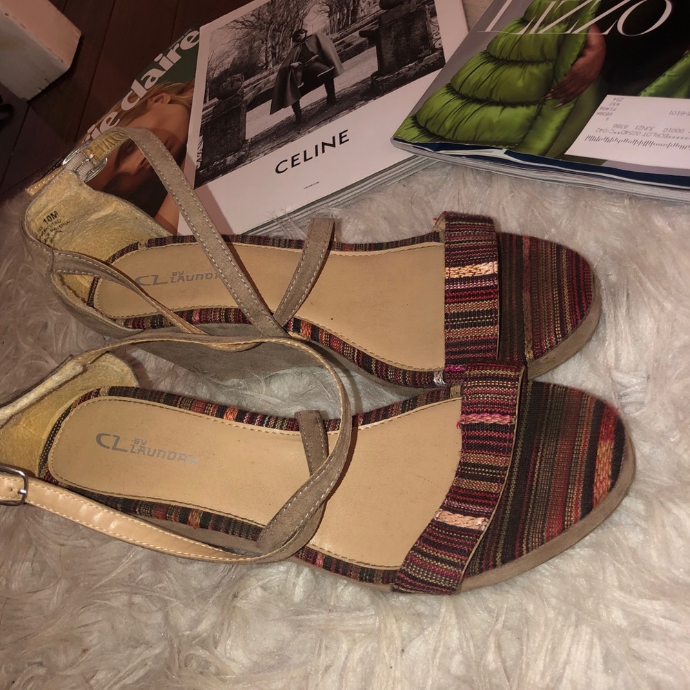 Tan Wedges with design